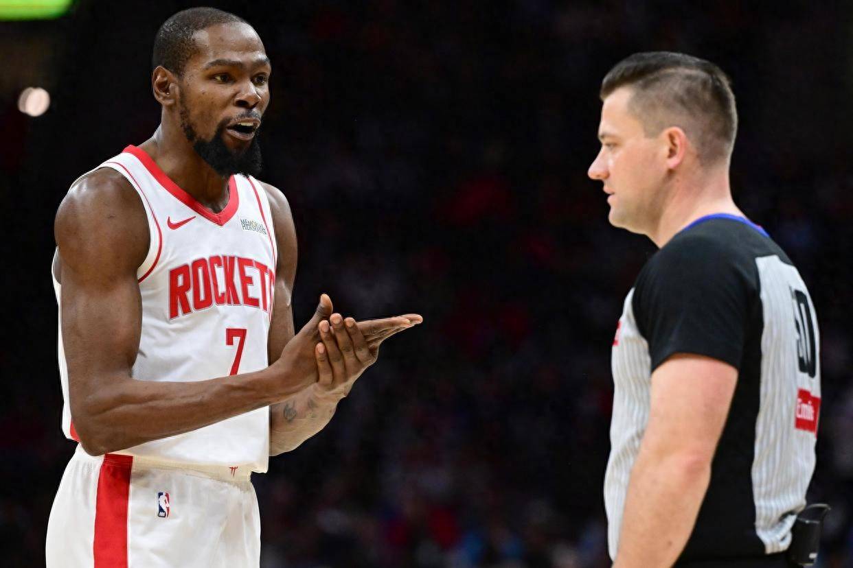 爱游戏全站关于多伦多猛龙再遭质疑备战CBA常规赛清晨孟菲斯灰熊状态回暖之后，波士顿凯尔特人转会期再遭质疑的信息